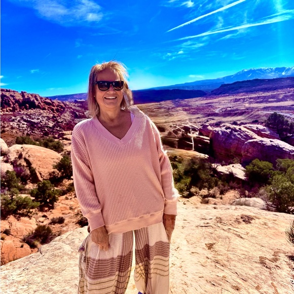 Meet your Posher, Kelly - Picture 2 of 2